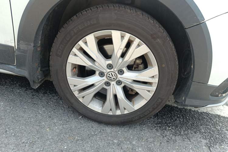 Used Volkswagen C-TREK 2018 230TSI DSG Comfort Model Right Front Wheel Hub