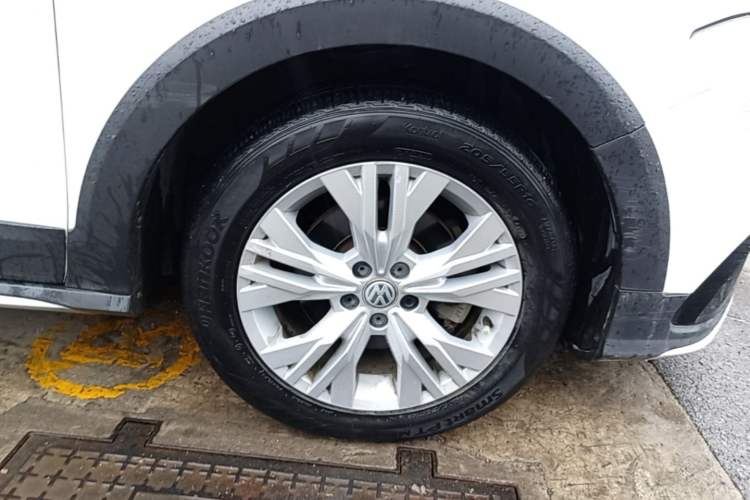 Used Volkswagen C-TREK 2018 1.5L Automatic Comfort Model Right Front Wheel Hub