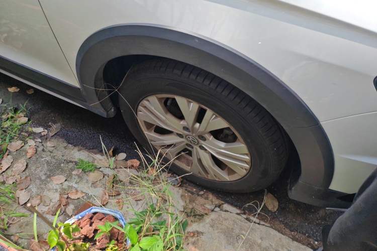 Used Volkswagen C-TREK 2018 230TSI DSG Comfort Model Right Front Wheel Hub