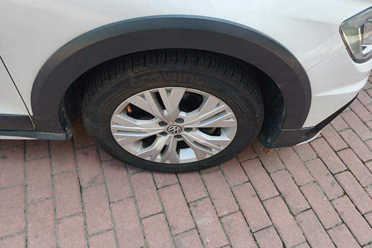 Used Volkswagen C-TREK 2018 230TSI DSG Comfort Model Right Front Wheel Hub