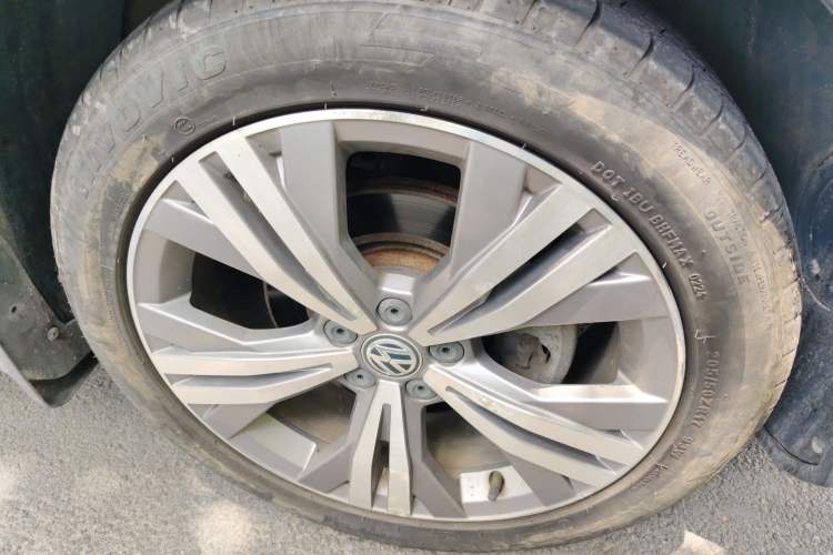 Used Volkswagen C-TREK 2018 1.5L Automatic Comfort Model Right Front Wheel Hub