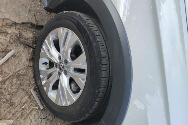 Used Volkswagen C-TREK 2018 1.5L Automatic Comfort Model Right Front Wheel Hub