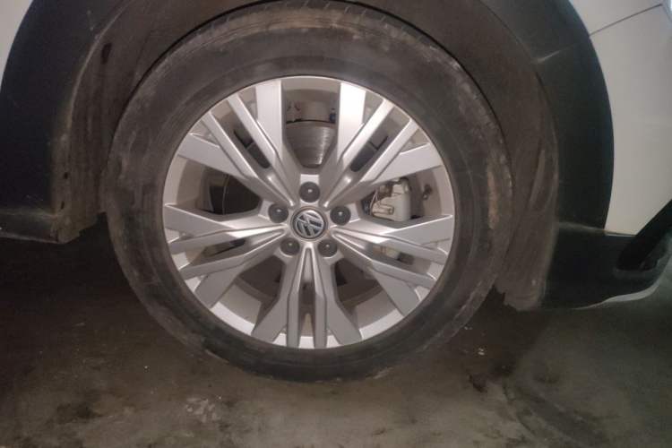 Used Volkswagen C-TREK 2018 230TSI DSG Comfort Model Right Front Wheel Hub