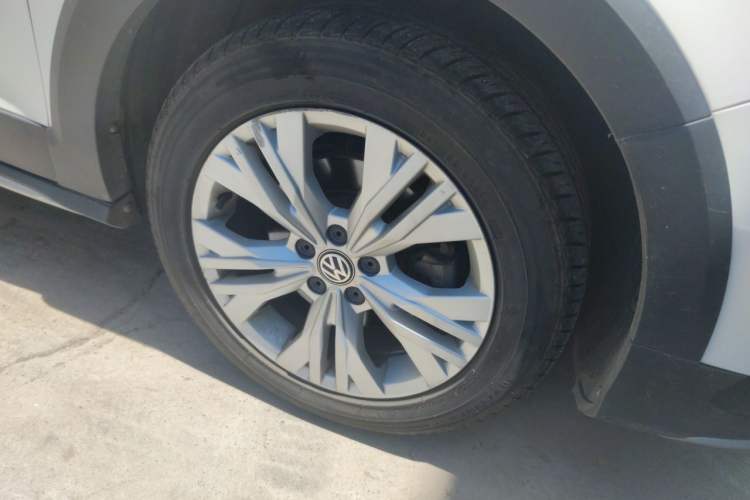 Used Volkswagen C-TREK 2018 1.5L Automatic Comfort Model Right Front Wheel Hub