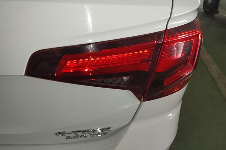 Used Volkswagen C-TREK 2018 230TSI DSG Luxury Version Right Rear Taillight