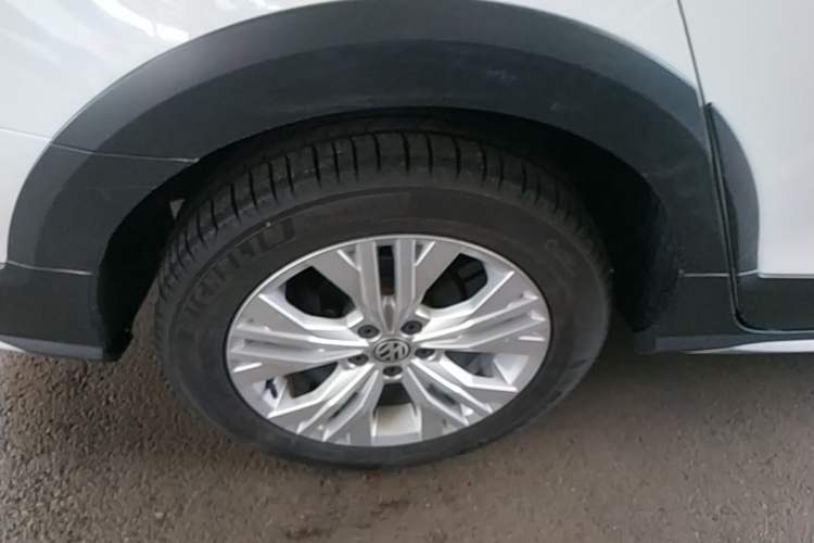 Used Volkswagen C-TREK 2018 1.5L Automatic Comfort Model Right Rear Wheel Hub