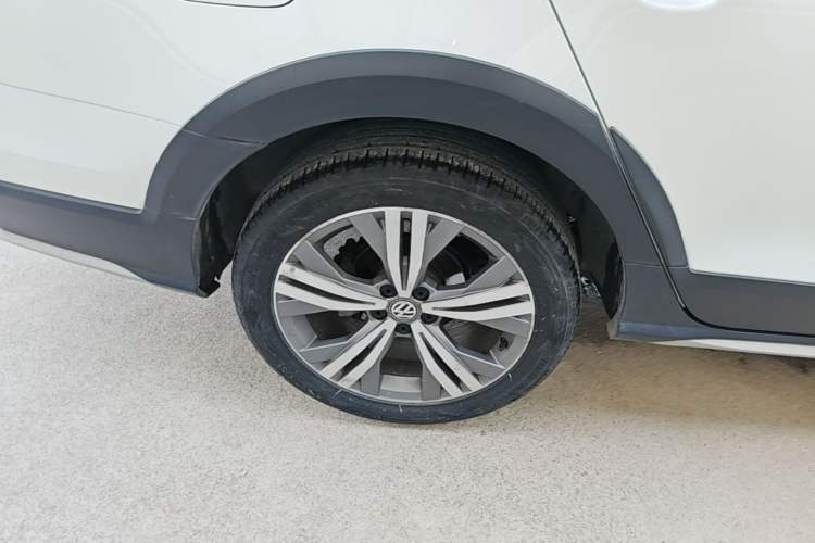 Used Volkswagen C-TREK 2018 1.5L Automatic Comfort Model Right Rear Wheel Hub