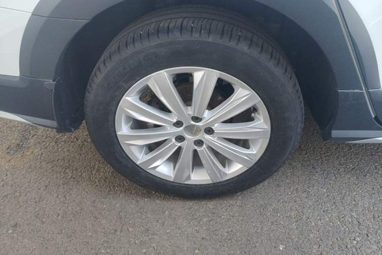 Used Volkswagen C-TREK 2018 1.5L Automatic Fashion Model Right Rear Wheel Hub