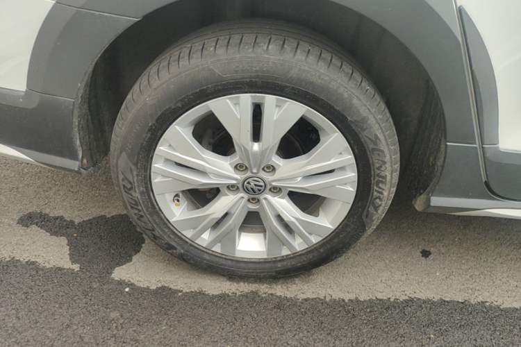 Used Volkswagen C-TREK 2018 1.5L Automatic Comfort Model Right Rear Wheel Hub