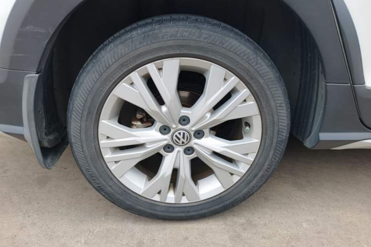 Used Volkswagen C-TREK 2018 1.5L Automatic Comfort Model Right Rear Wheel Hub