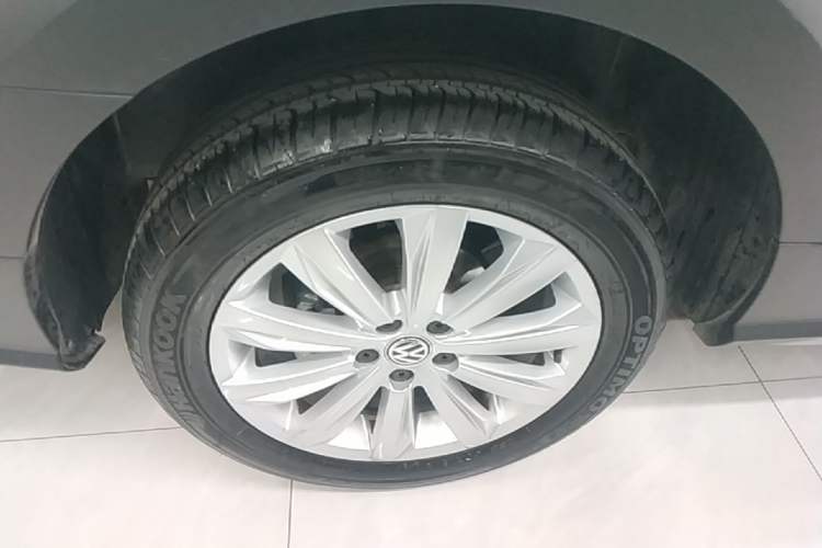 Used Volkswagen C-TREK 2018 1.5L Automatic Fashion Model Right Rear Wheel Hub