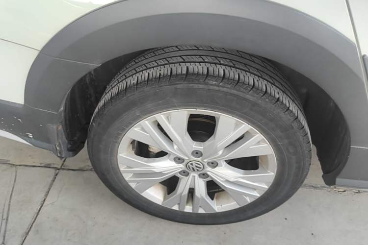 Used Volkswagen C-TREK 2018 230TSI DSG Comfort Model Right Rear Wheel Hub
