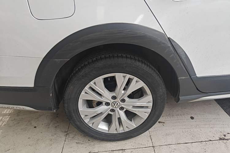 Used Volkswagen C-TREK 2018 230TSI DSG Comfort Model Right Rear Wheel Hub