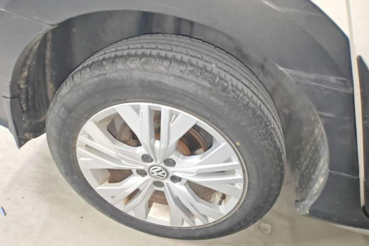 Used Volkswagen C-TREK 2018 230TSI DSG Comfort Model Right Rear Wheel Hub