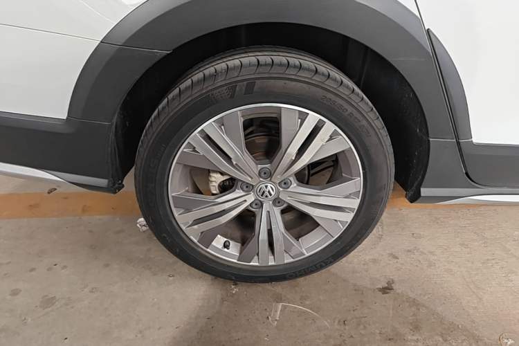 Used Volkswagen C-TREK 2018 230TSI DSG Comfort Model Right Rear Wheel Hub