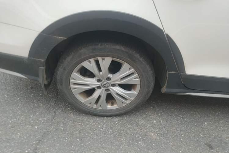 Used Volkswagen C-TREK 2018 1.5L Automatic Comfort Model Right Rear Wheel Hub