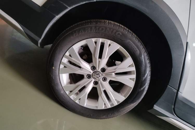 Used Volkswagen C-TREK 2018 1.5L Automatic Comfort Model Right Rear Wheel Hub
