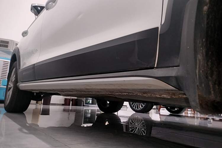 Used Volkswagen C-TREK 2018 230TSI DSG Comfort Model Right Side Sill