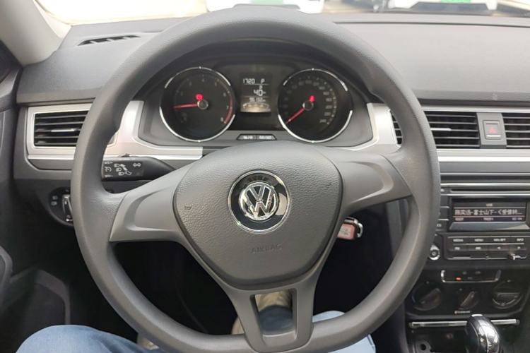 Used Volkswagen C-TREK 2018 1.5L Automatic Fashion Model Steering Wheel