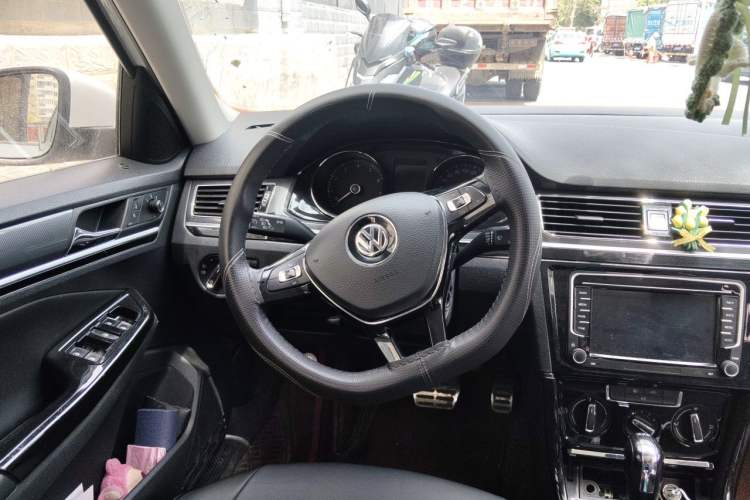 Used Volkswagen C-TREK 2018 230TSI DSG Comfort Model Steering Wheel
