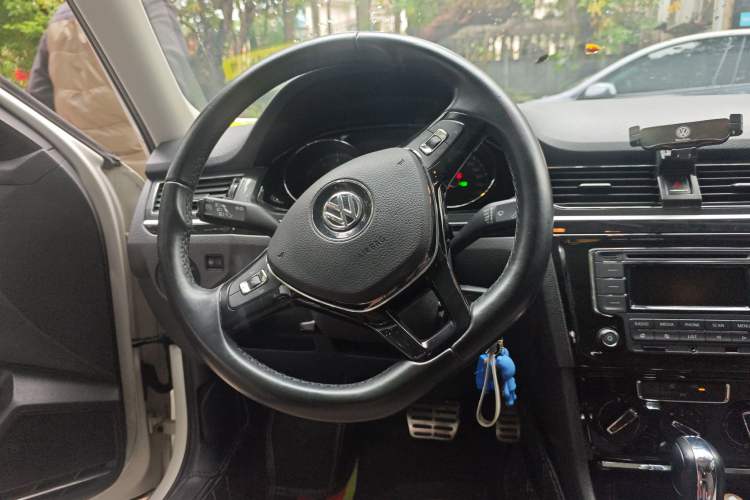 Used Volkswagen C-TREK 2018 230TSI DSG Comfort Model Steering Wheel