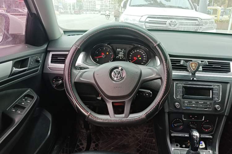Used Volkswagen C-TREK 2018 1.5L Automatic Fashion Model Steering Wheel
