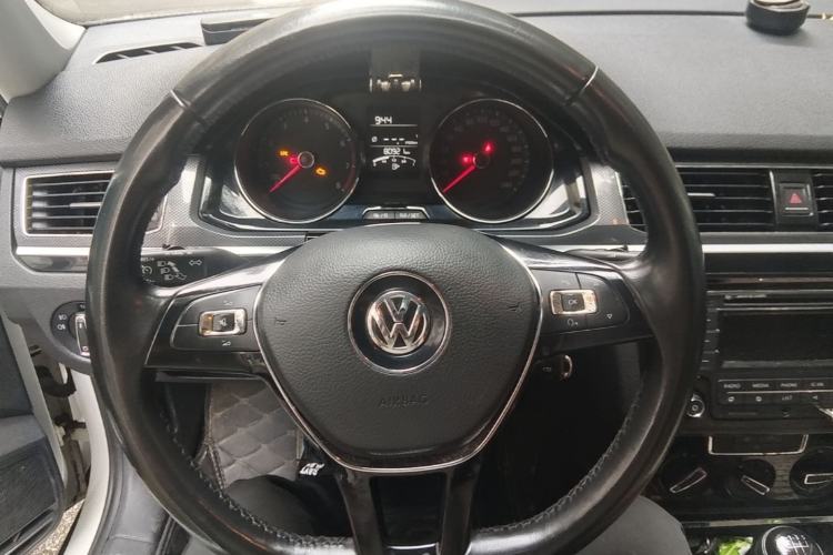 Used Volkswagen C-TREK 2018 230TSI Manual Comfort Version Steering Wheel