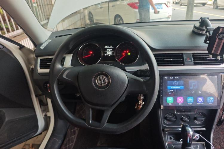 Used Volkswagen C-TREK 2018 1.5L Automatic Fashion Model Steering Wheel