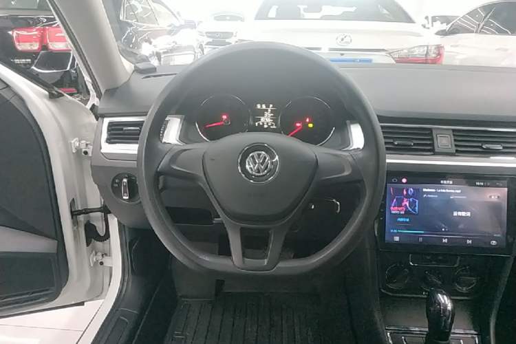 Used Volkswagen C-TREK 2018 1.5L Automatic Fashion Model Steering Wheel