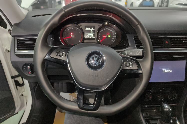 Used Volkswagen C-TREK 2018 1.5L Automatic Comfort Model Steering Wheel