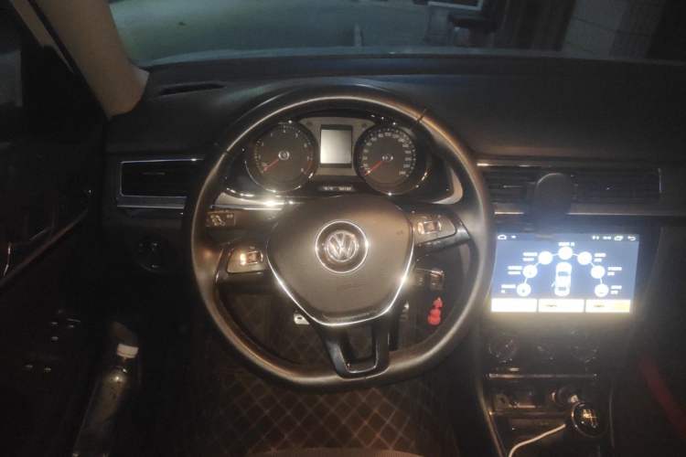 Used Volkswagen C-TREK 2018 230TSI Manual Comfort Version Steering Wheel