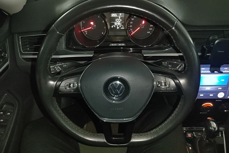 Used Volkswagen C-TREK 2018 230TSI DSG Luxury Version Steering Wheel
