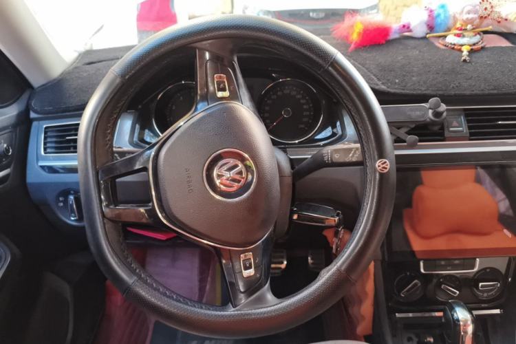 Used Volkswagen C-TREK 2018 1.5L Automatic Comfort Model Steering Wheel