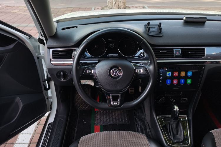 Used Volkswagen C-TREK 2018 1.5L Automatic Luxury Edition Steering Wheel