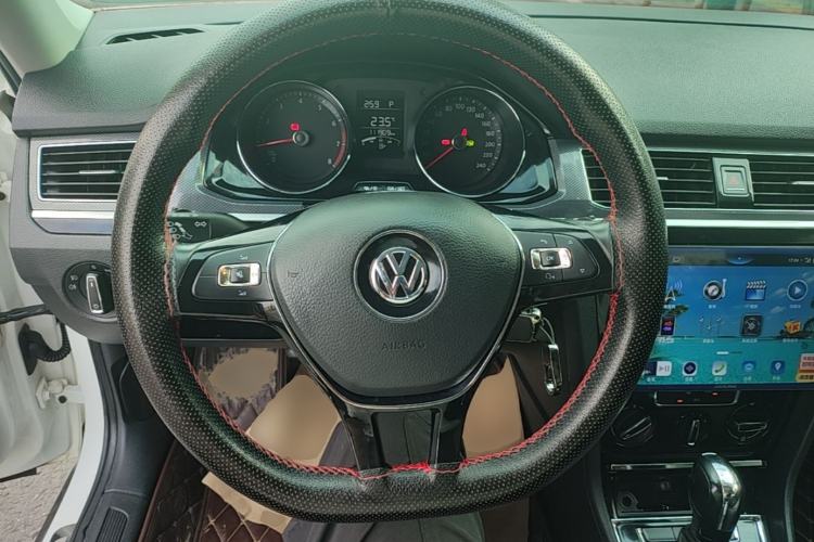 Used Volkswagen C-TREK 2018 1.5L Automatic Comfort Model Steering Wheel