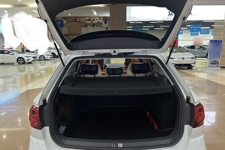 Used Volkswagen C-TREK 2018 230TSI DSG Comfort Model Trunk