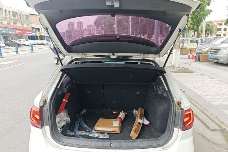 Used Volkswagen C-TREK 2018 1.5L Automatic Fashion Model Trunk