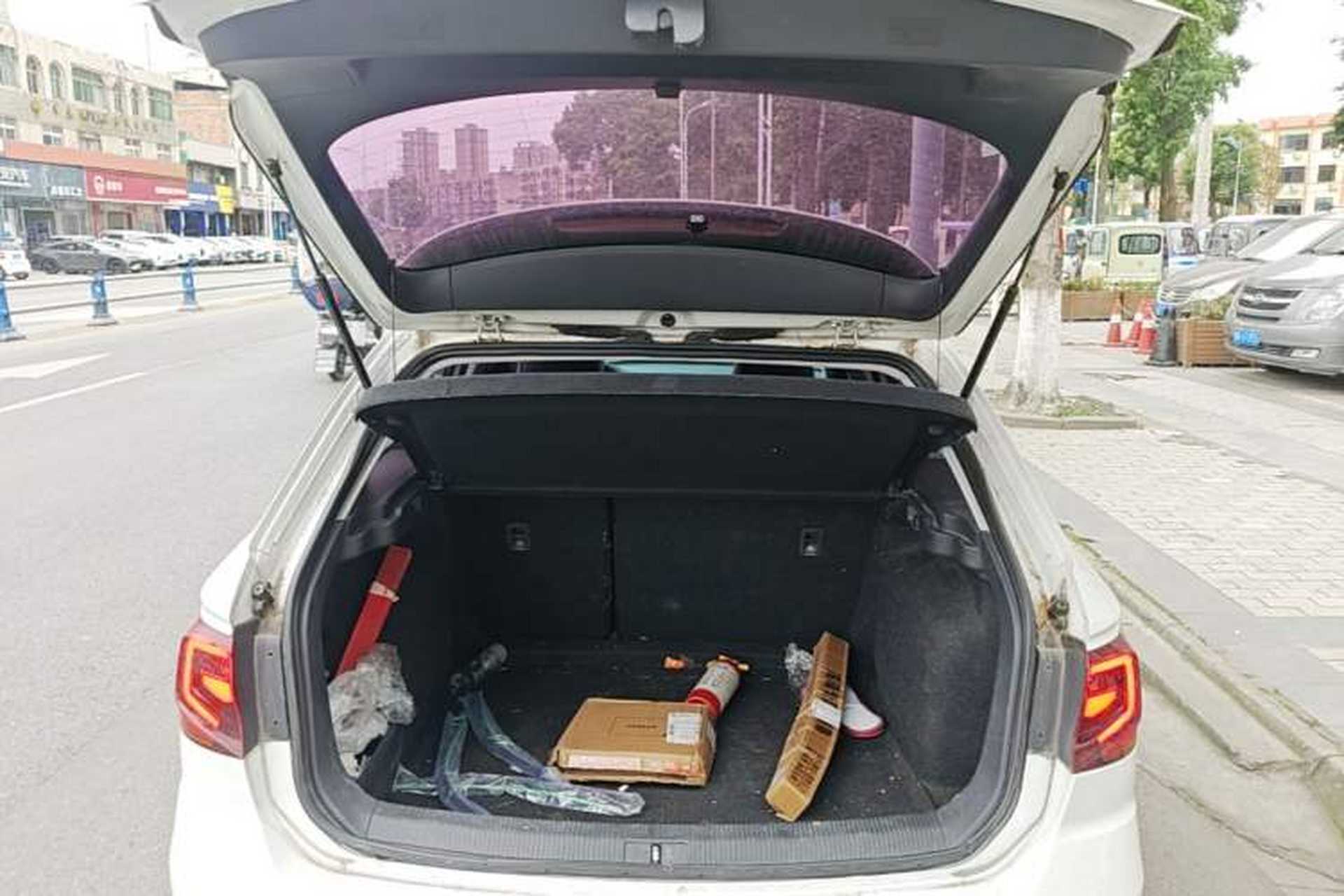 Used Volkswagen C-TREK 2018 1.5L Automatic Fashion Model Trunk