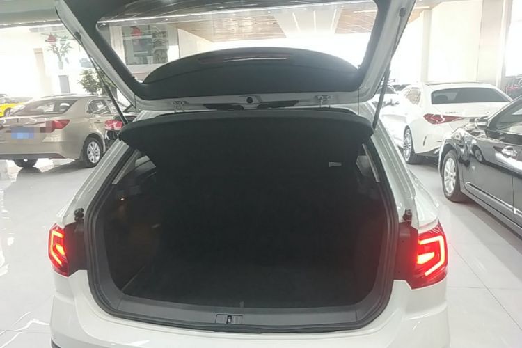 Used Volkswagen C-TREK 2018 1.5L Automatic Fashion Model Trunk