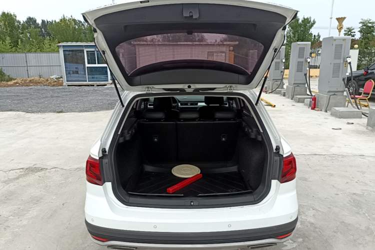 Used Volkswagen C-TREK 2018 1.5L Automatic Fashion Model Trunk