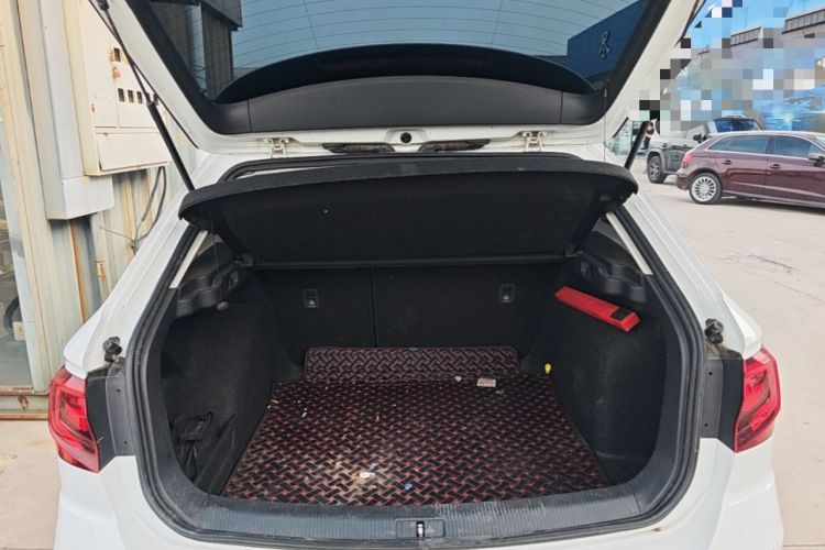 Used Volkswagen C-TREK 2018 230TSI DSG Luxury Version Trunk