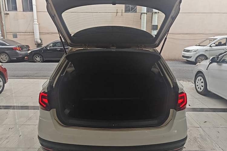 Used Volkswagen C-TREK 2018 230TSI DSG Comfort Model Trunk