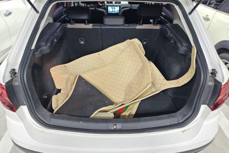 Used Volkswagen C-TREK 2018 230TSI DSG Comfort Model Trunk