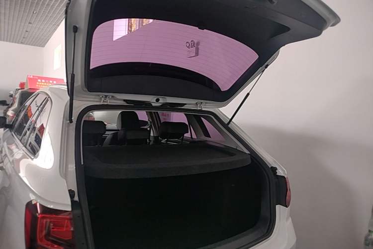 Used Volkswagen C-TREK 2018 230TSI DSG Comfort Model Trunk