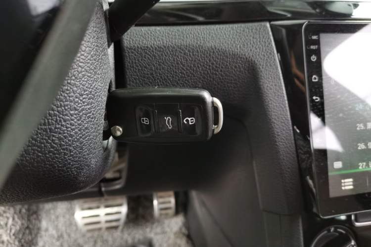 Used Volkswagen C-TREK 2018 230TSI DSG Comfort Model Vehicle Key
