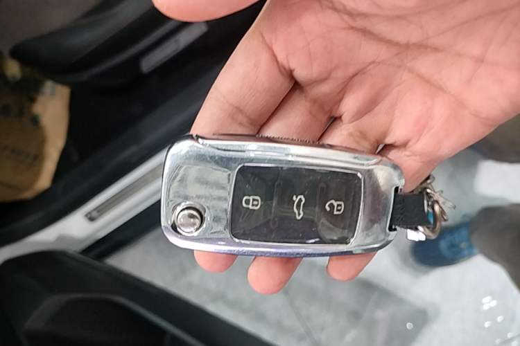 Used Volkswagen C-TREK 2018 230TSI DSG Comfort Model Vehicle Key