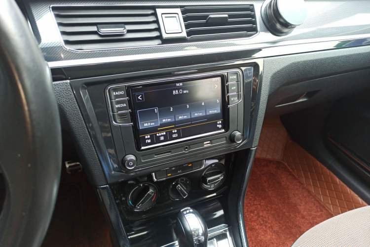 Used Volkswagen C-TREK 2018 230TSI DSG Comfort Model Audio And AC Panel