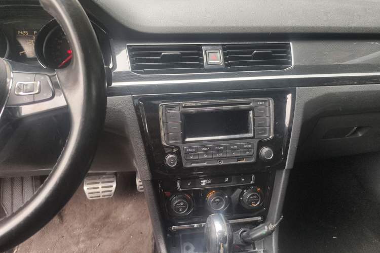 Used Volkswagen C-TREK 2018 1.5L Automatic Luxury Edition Audio And AC Panel