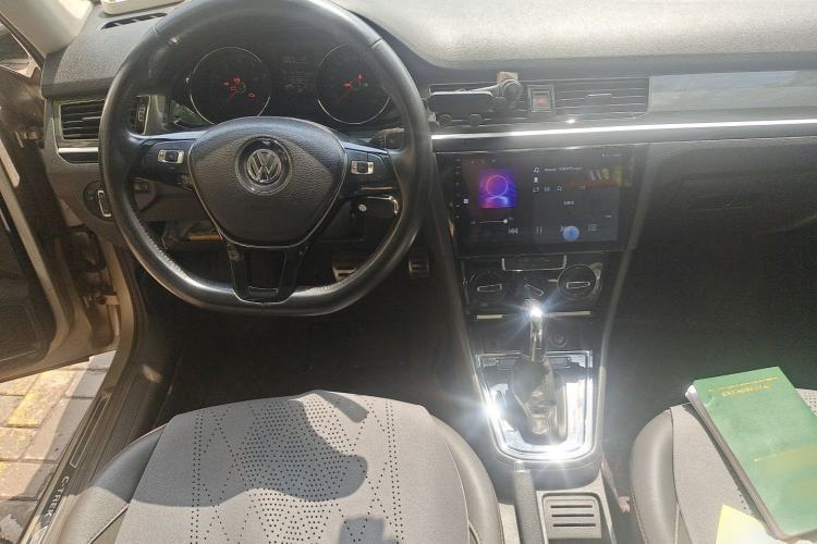 Used Volkswagen C-TREK 2018 1.5L Automatic Comfort Model Center Console
