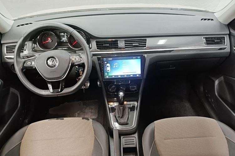 Used Volkswagen C-TREK 2018 1.5L Automatic Comfort Model Center Console